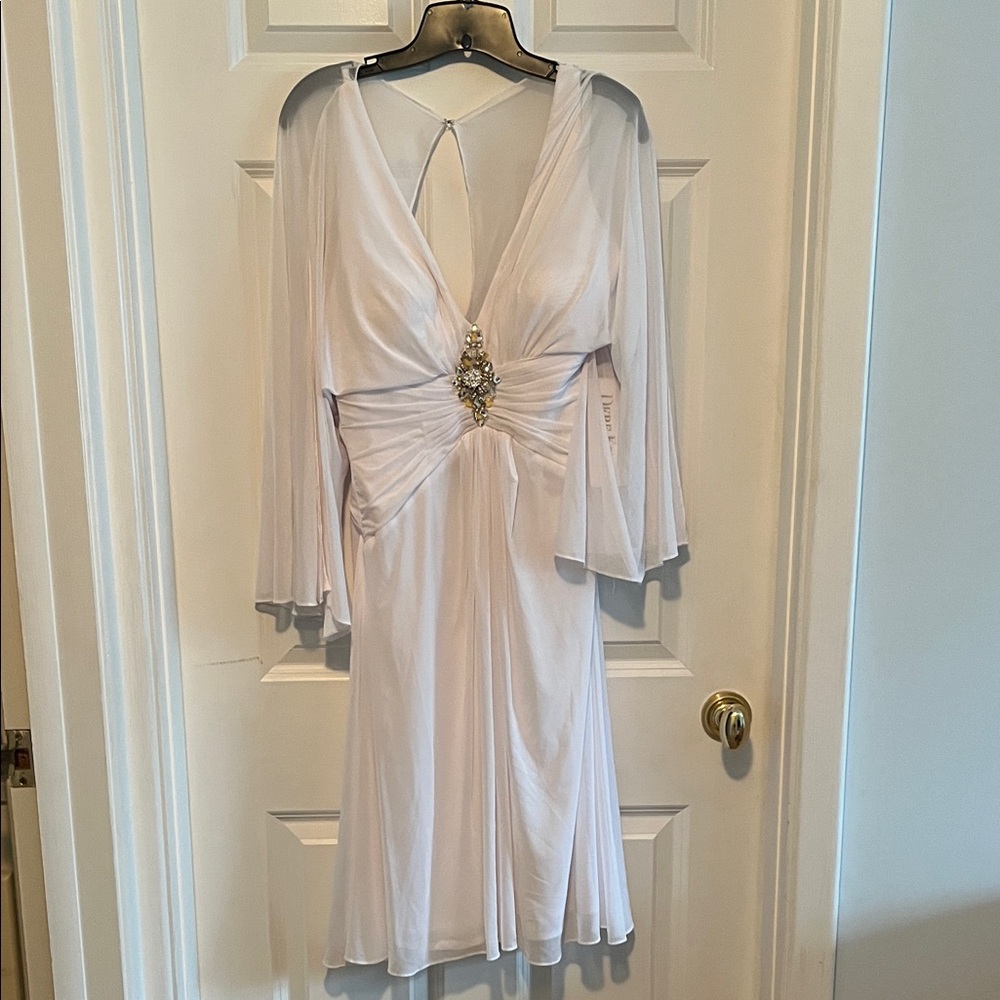 Elegant White Prom Dress with Embellished Detail